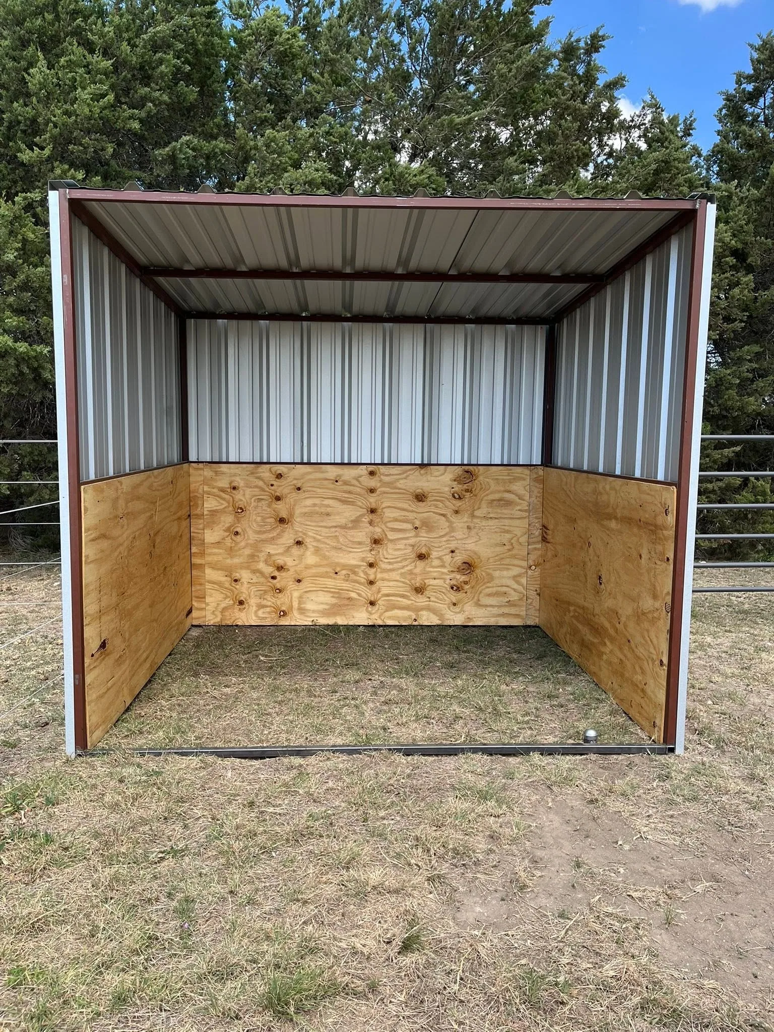 Plywood lined three sided run in shelter livestock pen central texas